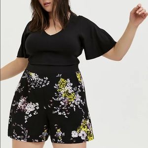 Torrid Black Floral Challis Flutter Sleeve Romper, size 1